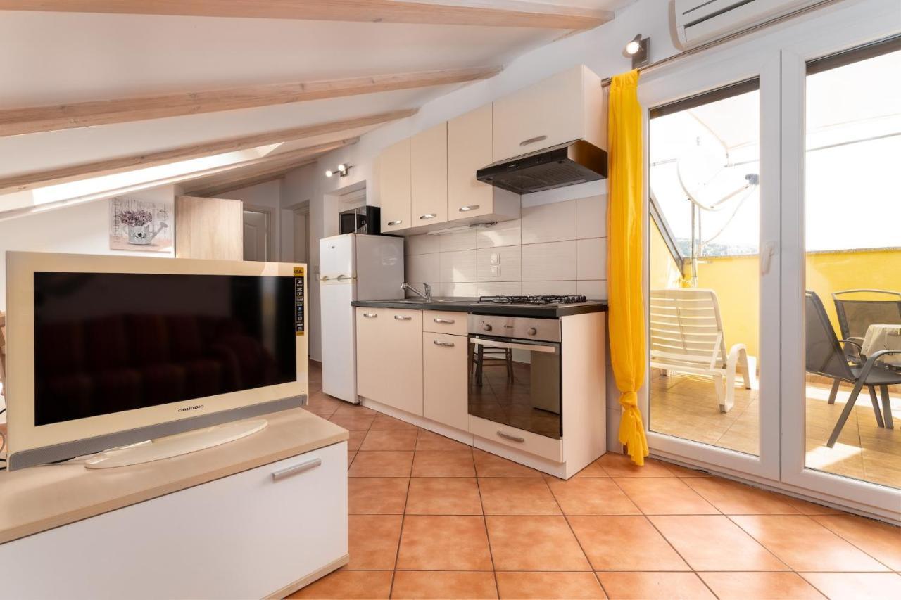Apartments With A Parking Space Baska, Krk - 13907 Екстериор снимка