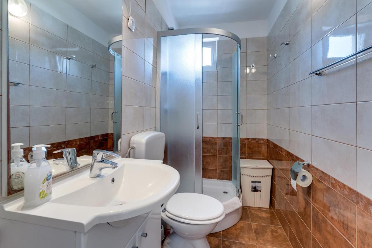 Apartments With A Parking Space Baska, Krk - 13907 Екстериор снимка