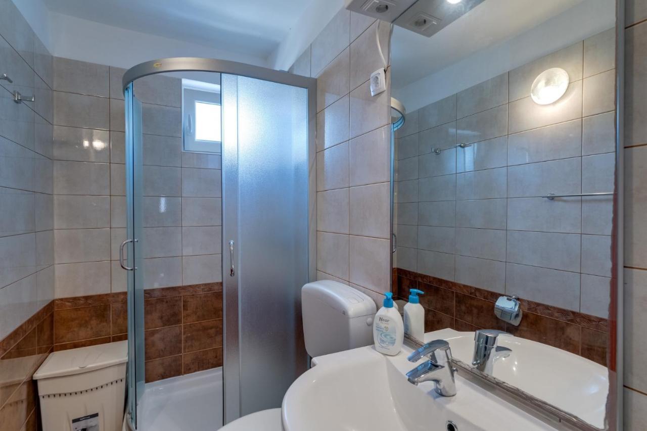 Apartments With A Parking Space Baska, Krk - 13907 Екстериор снимка